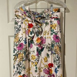 Floral skirt with tie and pockets